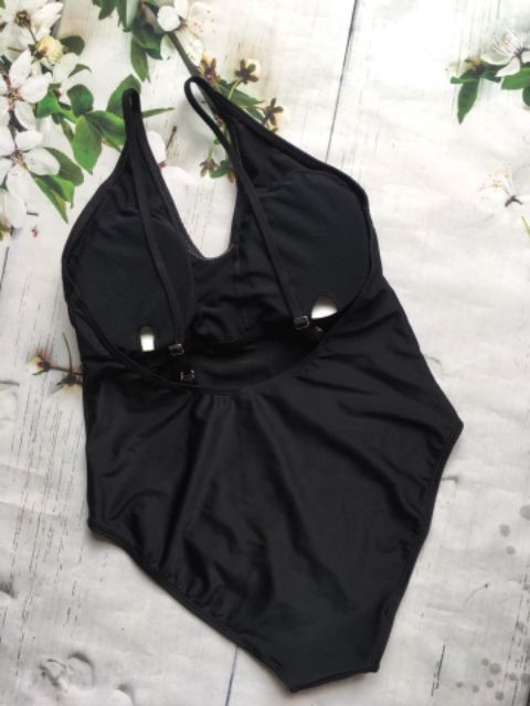 Bikini xẻ ngực cổ V