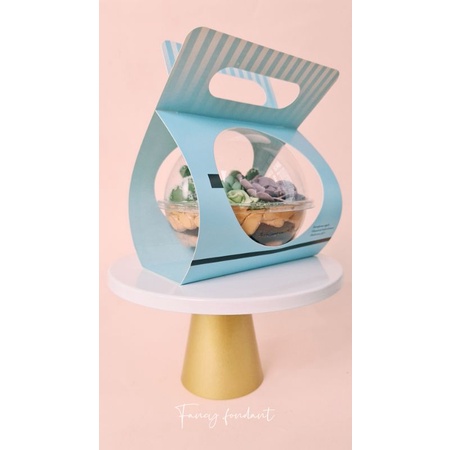 Hộp bánh hình quả cầu trong suốt đk 12cm có quai xách đi kèm