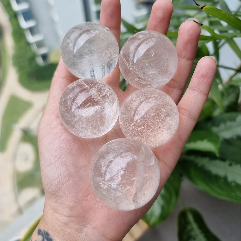Cầu đá thạch anh Trắng (Clear Quartz) kèm đế làm Grid, thanh tẩy trong Tarot, Reiki, thiền định, phong thủy