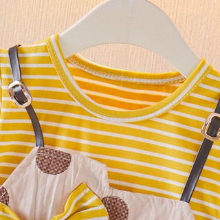 Váy yếm thắt nơ cho bé gái