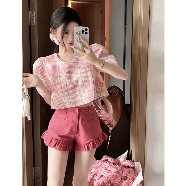 Set áo croptop caro tay phồng kèm quần shorts hồng