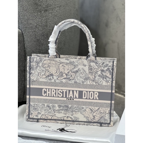 Túi Dior tote Tiger Latte Toile de Jouy Zodiac Embroidery TẶNG KÈM KHĂN TURBAN CD  FULLBOX VIP, ĐẦY ĐỦ PHỤ KIỆN