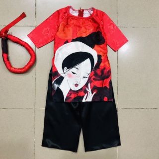 Áo dài gấm đỏ bé gái