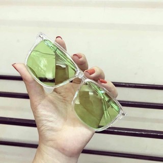 Kính gọng trong mắt xanh