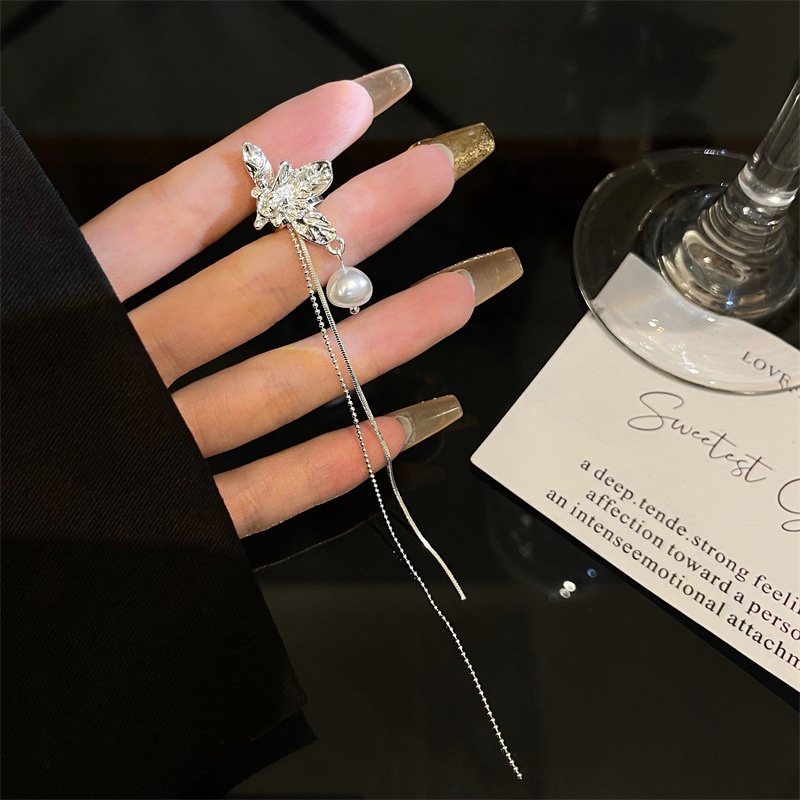 Khuyên tai kẹp vành một bên không bấm lỗ K102 bằng hợp kim mạ bạc hình bông hoa đính hạt trai dáng dài Leous Accessories