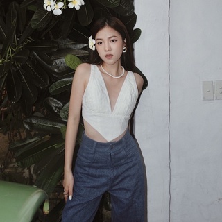 Áo kiểu bra into.eight thiết kế cổ v sâu croptop
