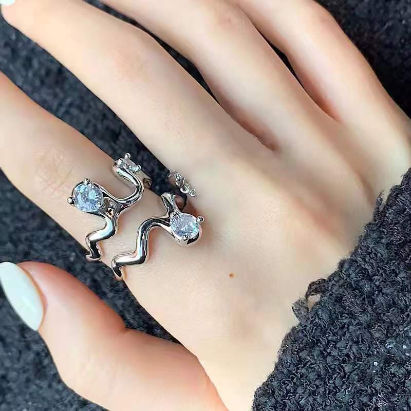 Nhẫn Hở Gợn Sóng Đính Đá Thiết Kế Độc Đáo