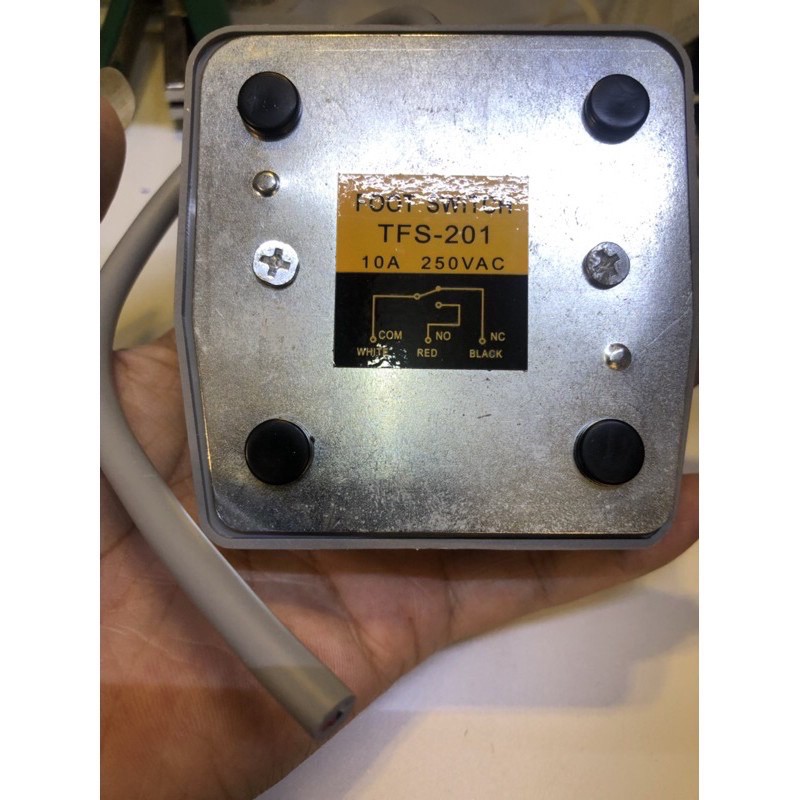 công tắc bàn đạp chân hàng chất lượng. báo giá 1 cái