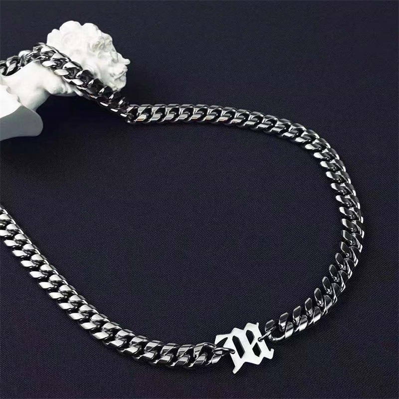 Dây chuyền mặt khắc chữ phong cách Hip Hop