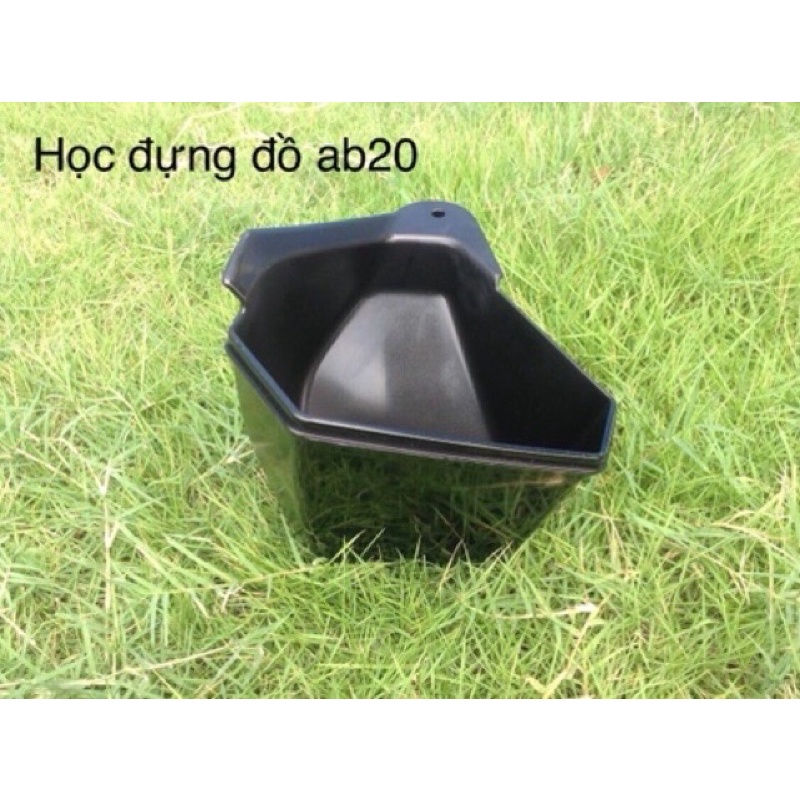 Hộc đựng đồ (giỏ cạnh) bằng nhựa đen/cacbon dành cho xe Air blade 20