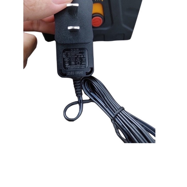 Sạc Pin Máy Cân Bằng Laser Laisai_sạc máy laser Laisai5tia/2 tia/12 tia