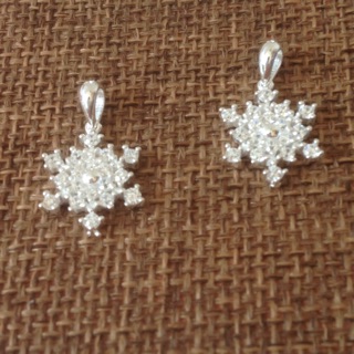 Mặt bông tuyết bạc thật đính đá nhân tạo