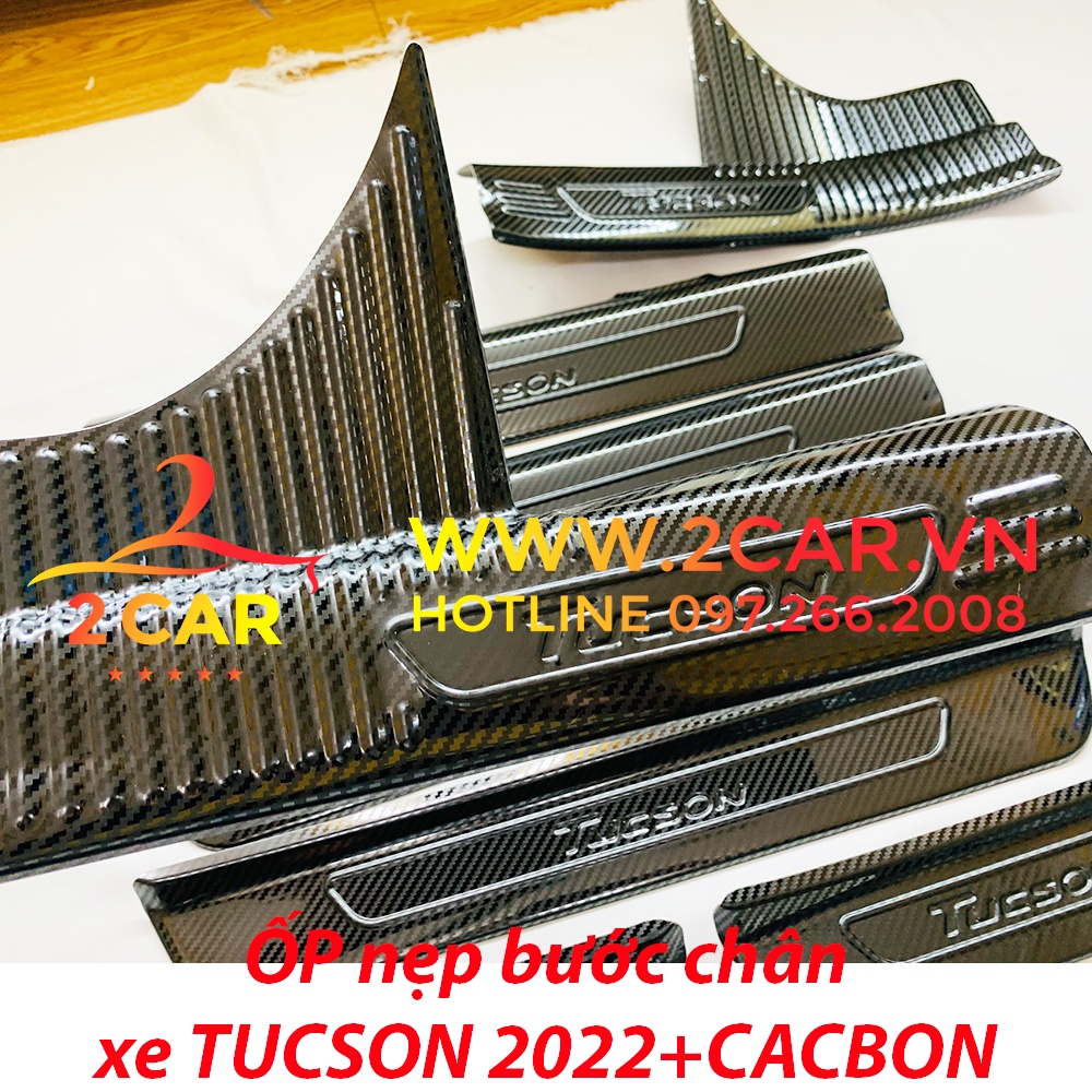 Ốp Bậc cửa, Nẹp bước chân CARBON xe Hyundai Tucson 2022- 2023, Vân cacbon chữ dập nổi cao cấp