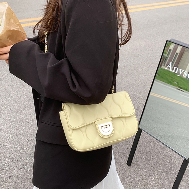 Túi đeo vai Ielgy họa tiết hình thoi thiết kế phối dây chuỗi cá tính dành cho nữ