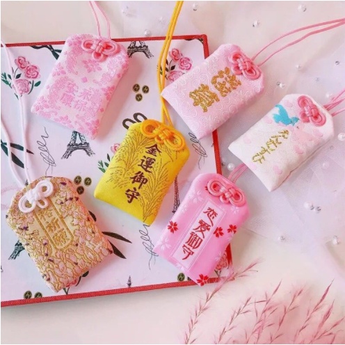 [Hàng sẵn] Túi Phước May Mắn Omamori Bọc Vỏ Silicon tặng Đá Ngũ Sắc - Túi thêu phong cách Nhật Bản