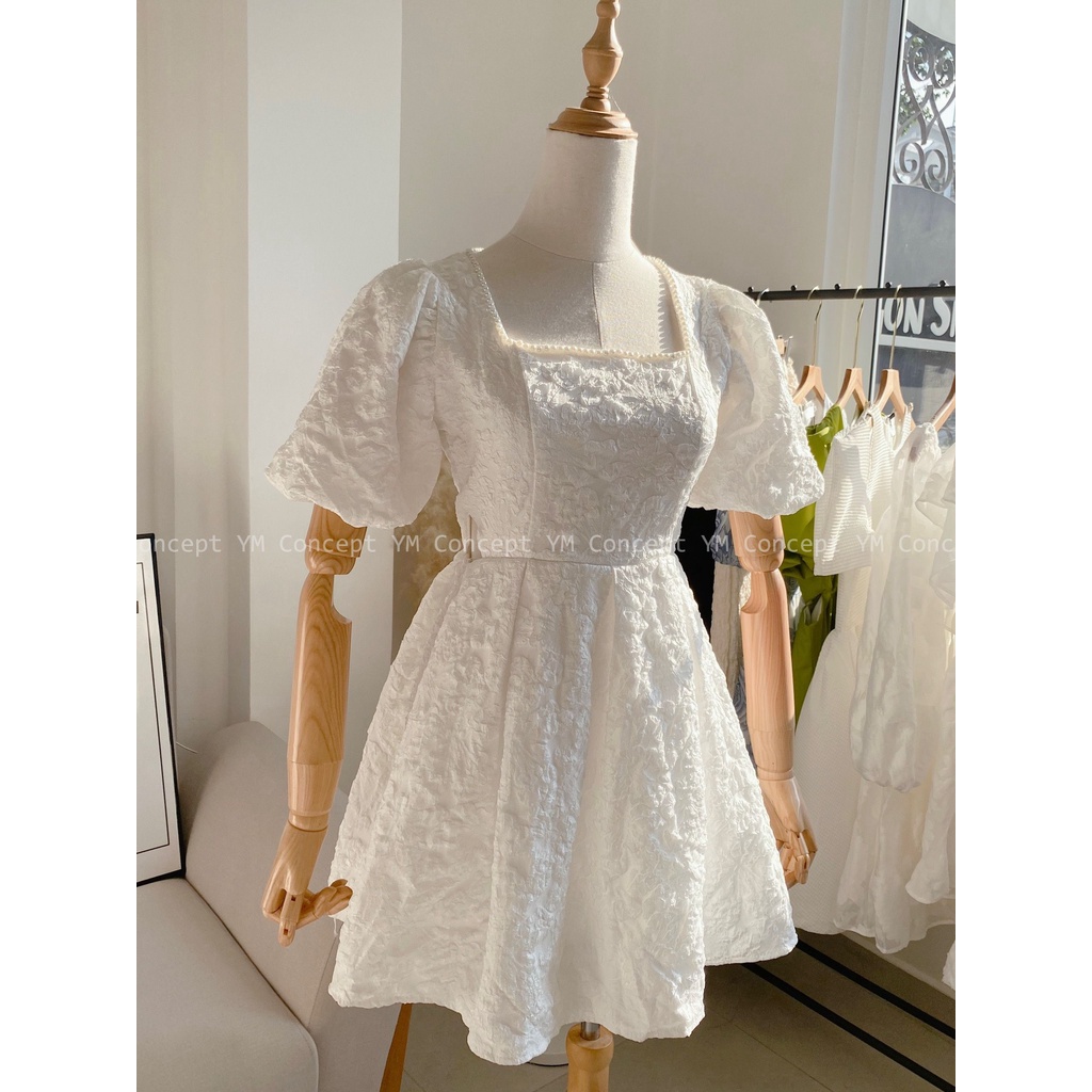 Đầm Gấm Xòe Cổ Vuông Đính Ngọc Khoét Eo - D0520