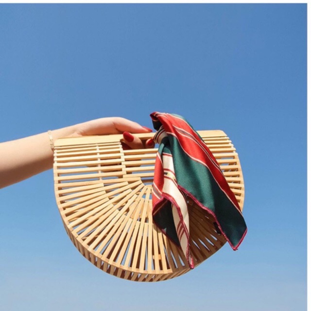 TÚI NỬA VẦNG TRĂNG, TÚI TRE