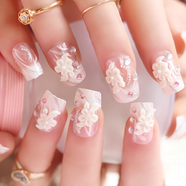 MÓNG GIẢ HOA NỔI KIÊU SA