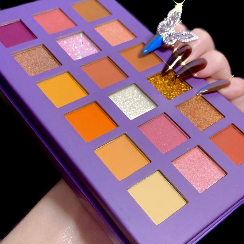 Bảng phấn mắt màu trời siêu xinh siêu hot 18 ô trẻ trung tiện lợi | BigBuy360 - bigbuy360.vn