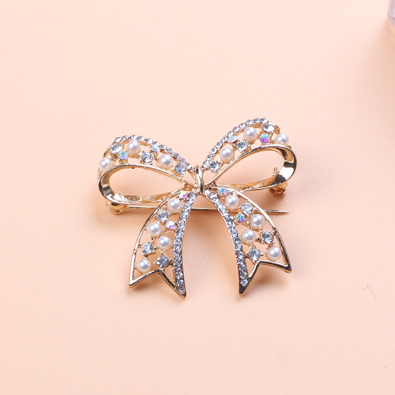 Ghim Cài Áo Hình Nơ Đính Đá Và Ngọc Trai Thiết Kế Sang Trọng