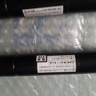 Ty chống cốp sau Innova