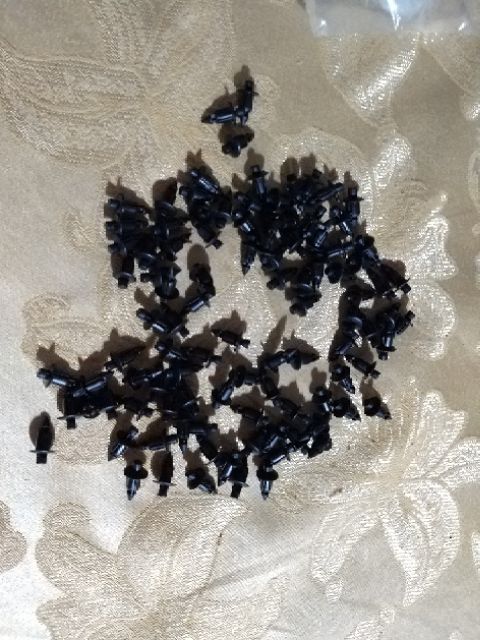 Chốt bấm nhựa xe máy