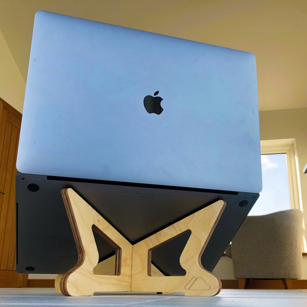 [GIÁ XƯỞNG] Kệ macbook, laptop gỗ tự nhiên.