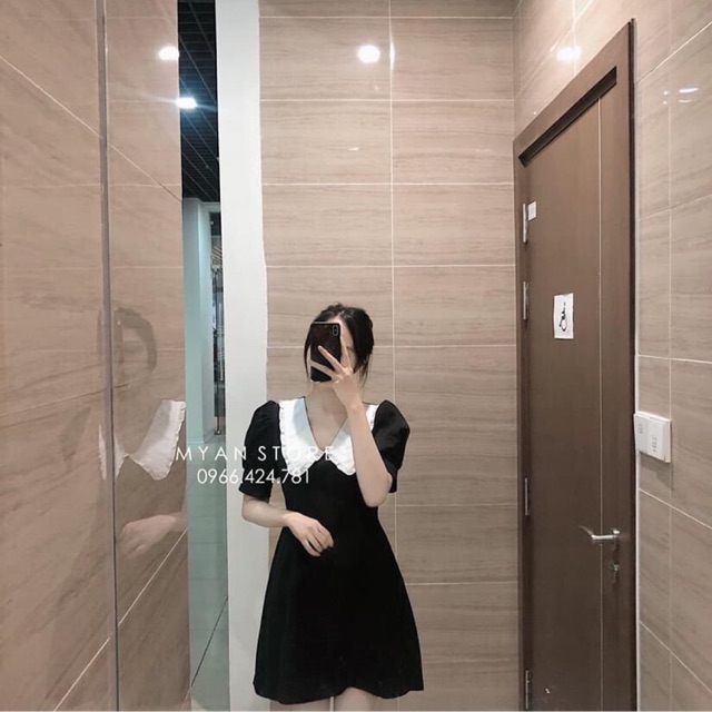 Váy đen cổ bèo trắng