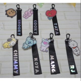Set nametag hologram và móc khóa mica trong BTS