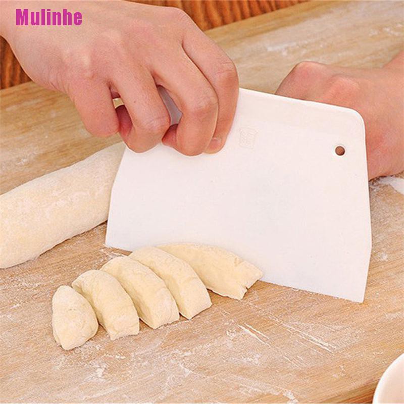 1 Cây Vét Bột Làm Bánh Bằng Nhựa Trơn