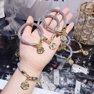 Vòng đeo tay gắn đá hiệu LV ( hình thật)