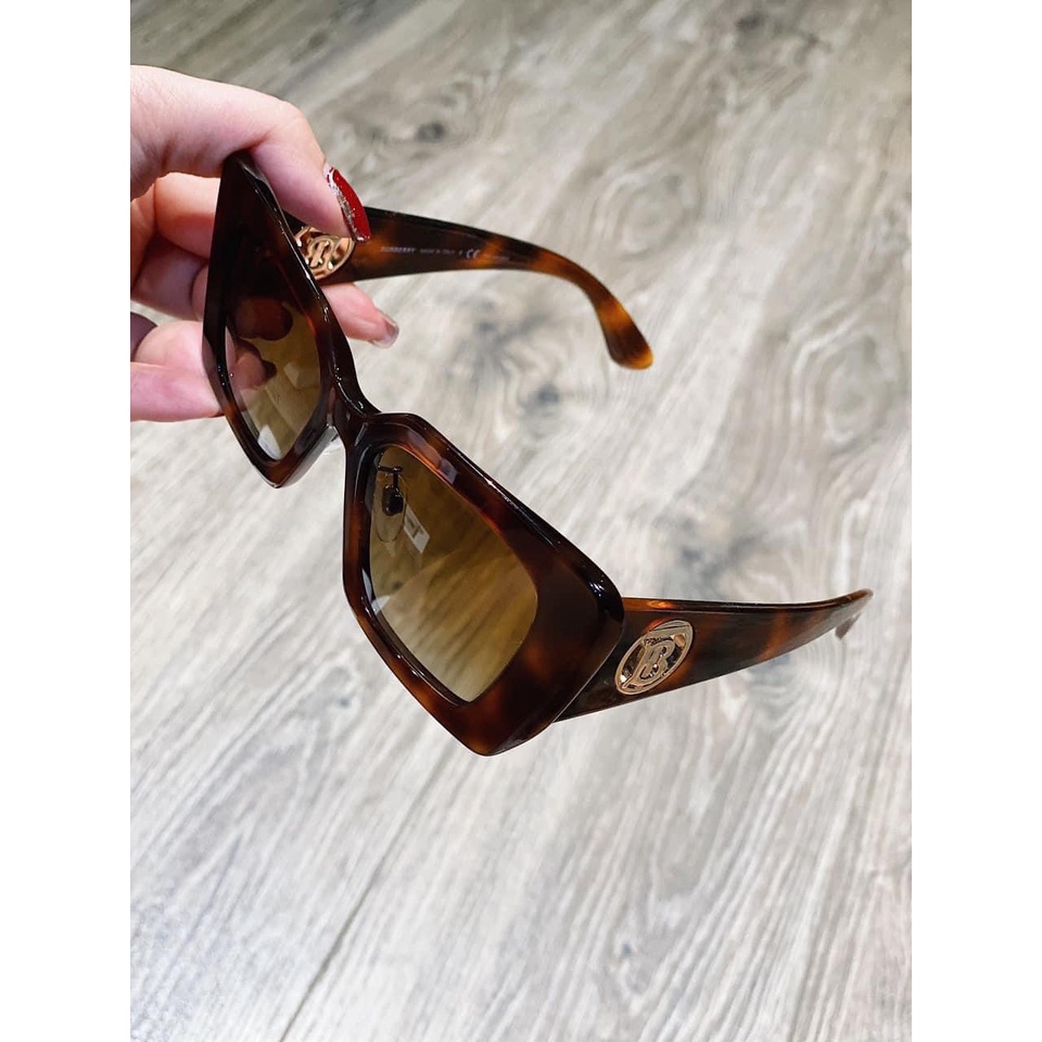 Kính mát Burberry viền havana, mắt nâu BE4344F 3316T3 Daisy
