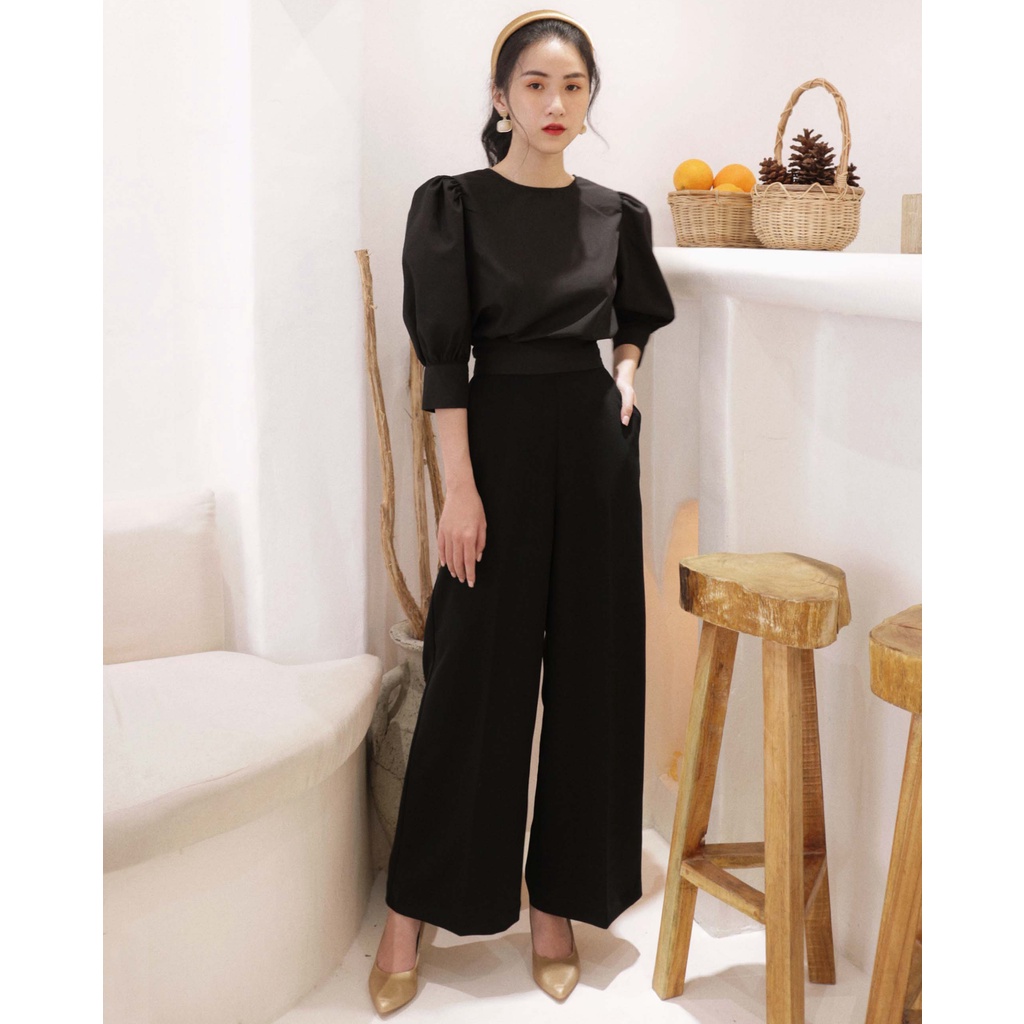 KIOBI – Áo kiểu Lara form suông, cổ tròn, tay phồng bản, eo thắt nơ điều chỉnh sau lưng, vải kate silk đen - KIA19103D