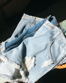 Short Jeans rách