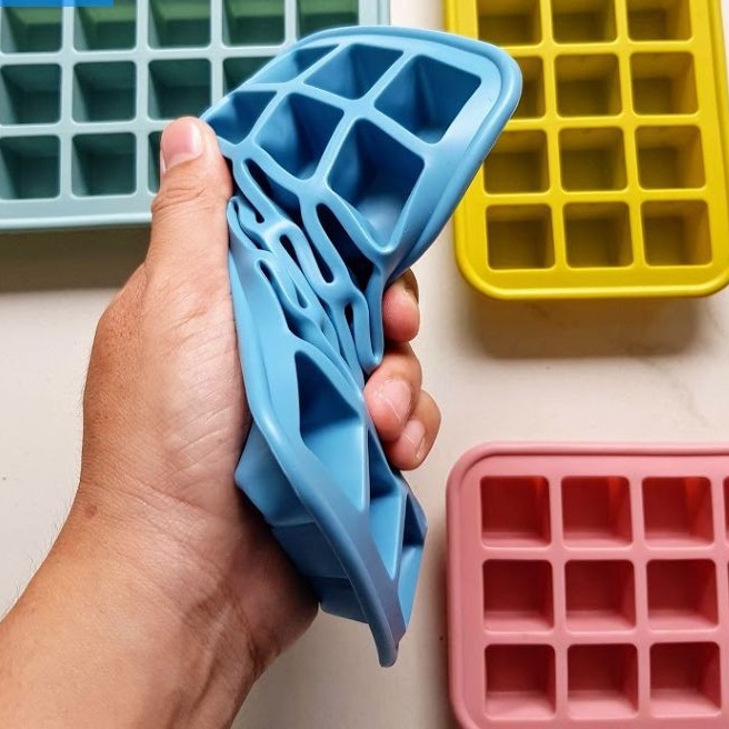 Khay làm đá Lock&Lock bằng Silicone dễ dàng tách đá khỏi khuôn