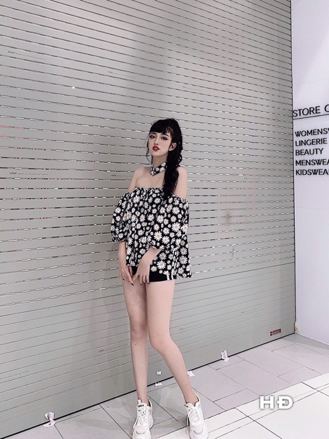Áo trễ vai hoa cúc kèm vòng cổ (hình chụp thật chụp riêng áo)