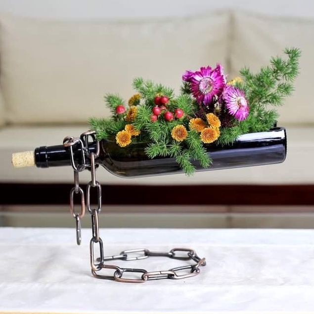 Lọ Hoa Thủy Tinh Decor Bình Hoa Hình Chai Kèm Dây Xích Độc Đáo