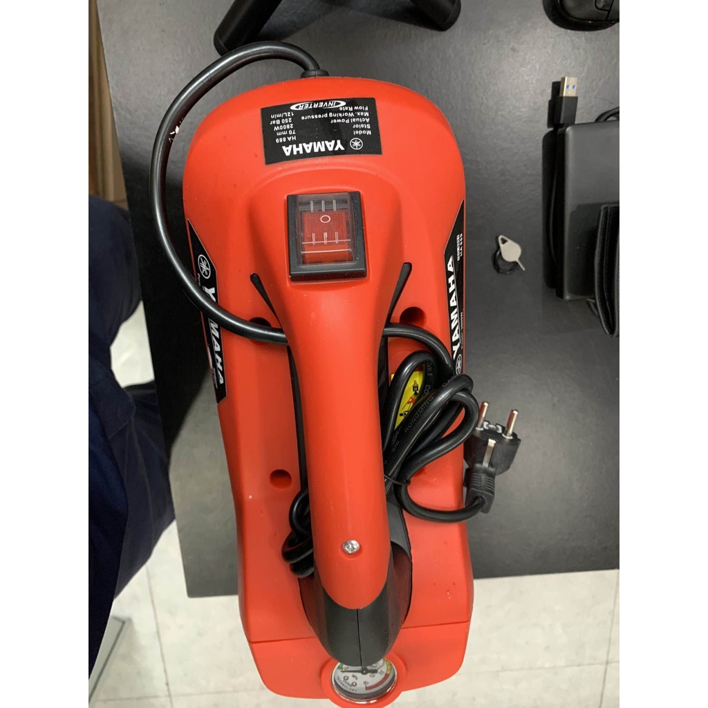 Máy rửa xe Yamaha HA889 2800w, máy rửa xe áp lực cao 100% lõi đồng, có nút chỉnh áp suất, có van xả khí. Hàng loại I