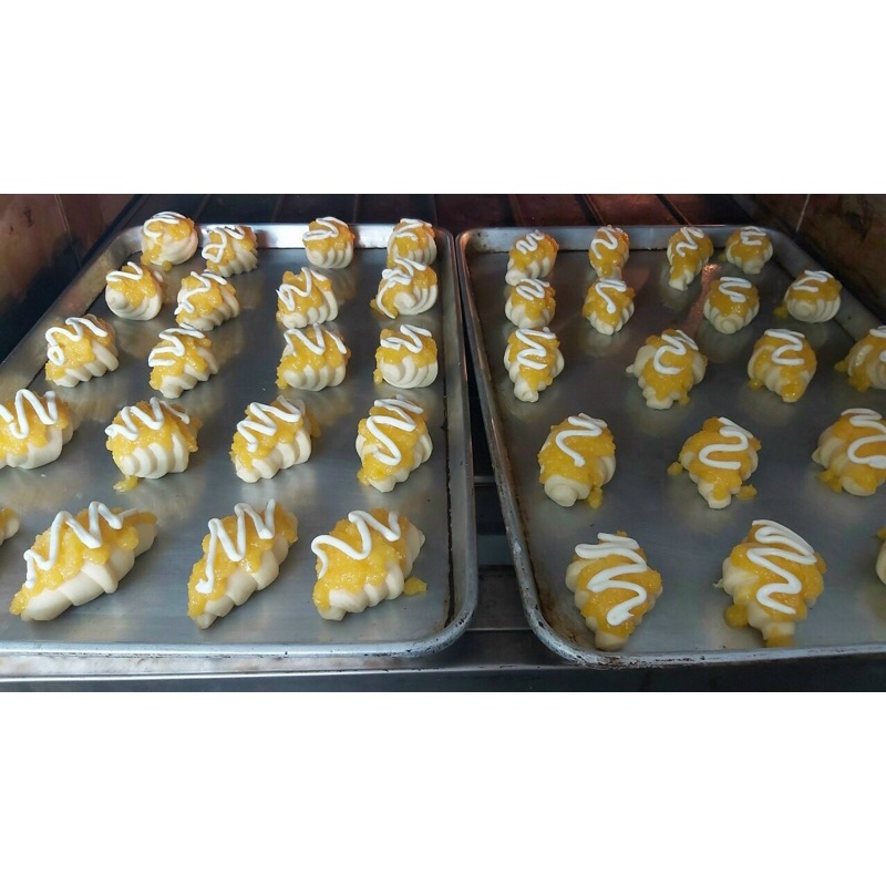 🍞🍞Bánh bông lan phô mai chà bông trứng muối:#65k  🍞🍞Bánh mỳ cua phủ dừa:#65k  🍞🍞Bánh pizza gà cay sốt trứng:#35k