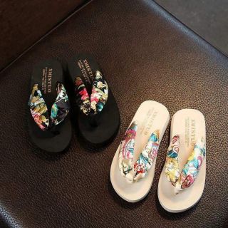 Dép tông mẹ và bé