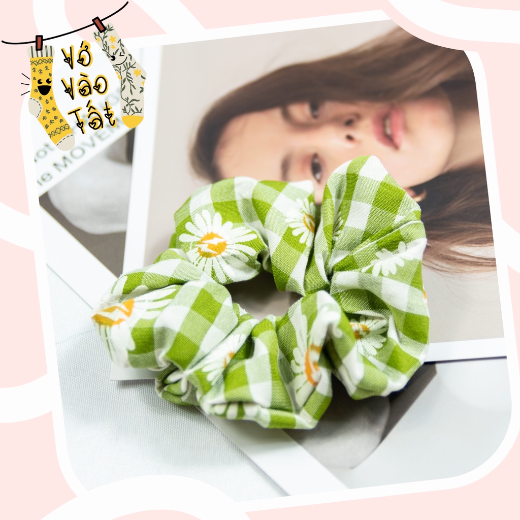 Buộc tóc scrunchies caro hoa cúc trắng xinh