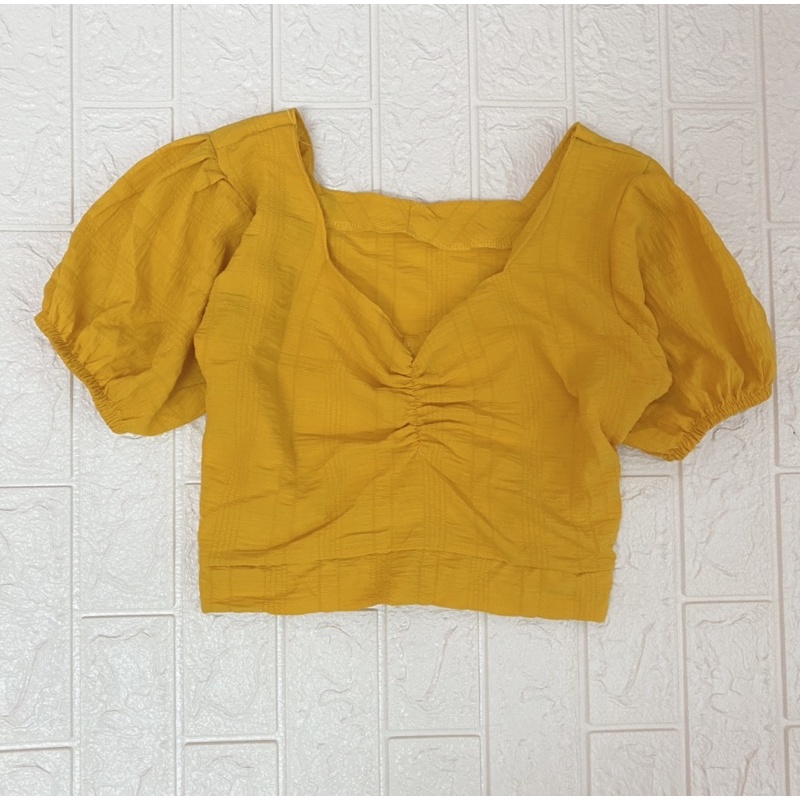 Áo croptop bo eo có chun nhún ở ngực, chất voan đẹp