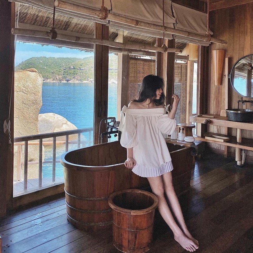 Áo trễ vai buộc nơ vai