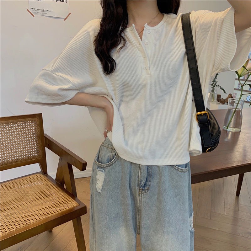 [Mã 11FASHIONSALE1 giảm 10K đơn 50K] Áo thun phông nữ tay lỡ form rộng cổ tròn đính cúc có ảnh thật | BigBuy360 - bigbuy360.vn