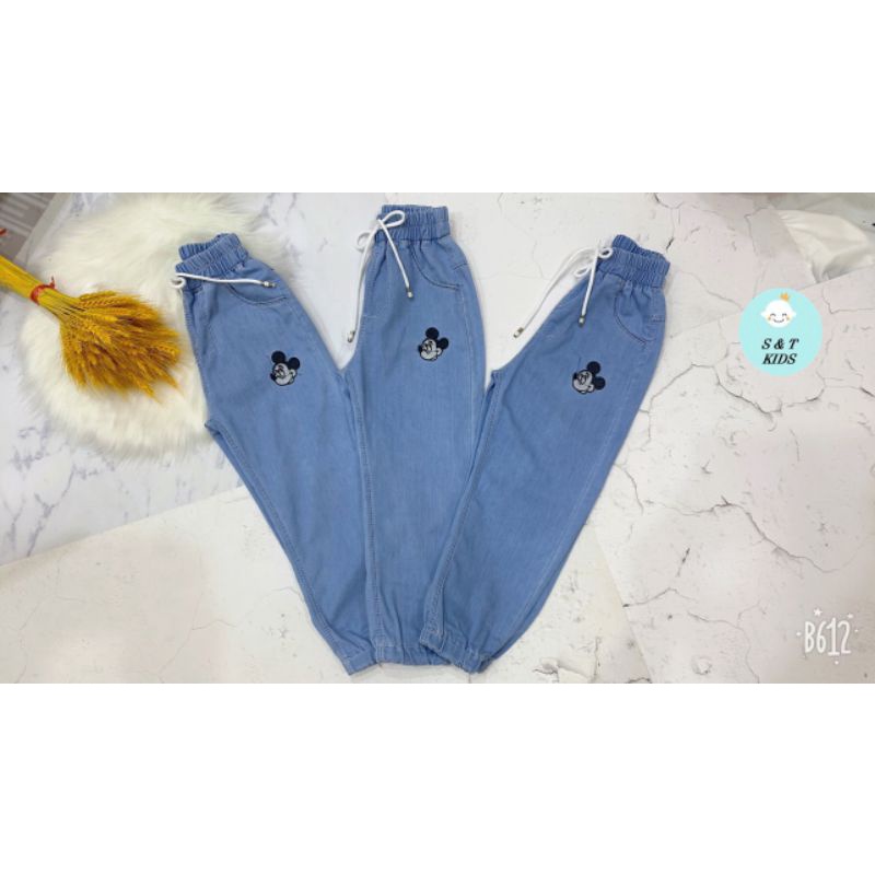 Quần bò giấy thêu hình chuột Mickey chuẩn formdành cho bé gái