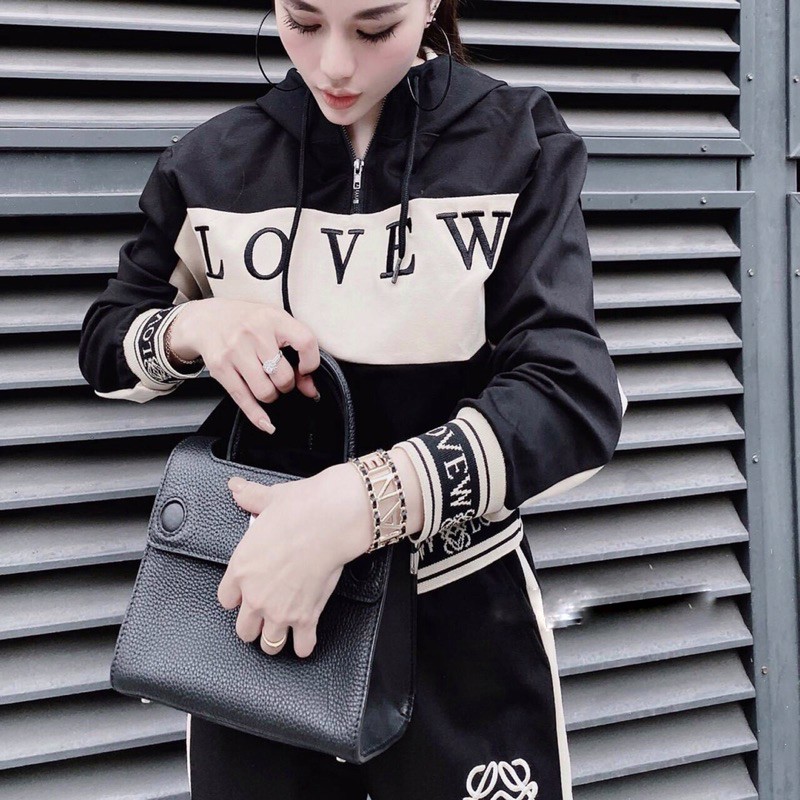 BỘ NỈ ĐEN PHỐI CHỮ CHO NỮ