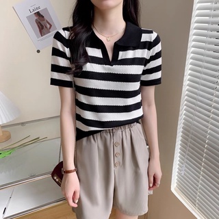 Áo len kẻ đen trắng