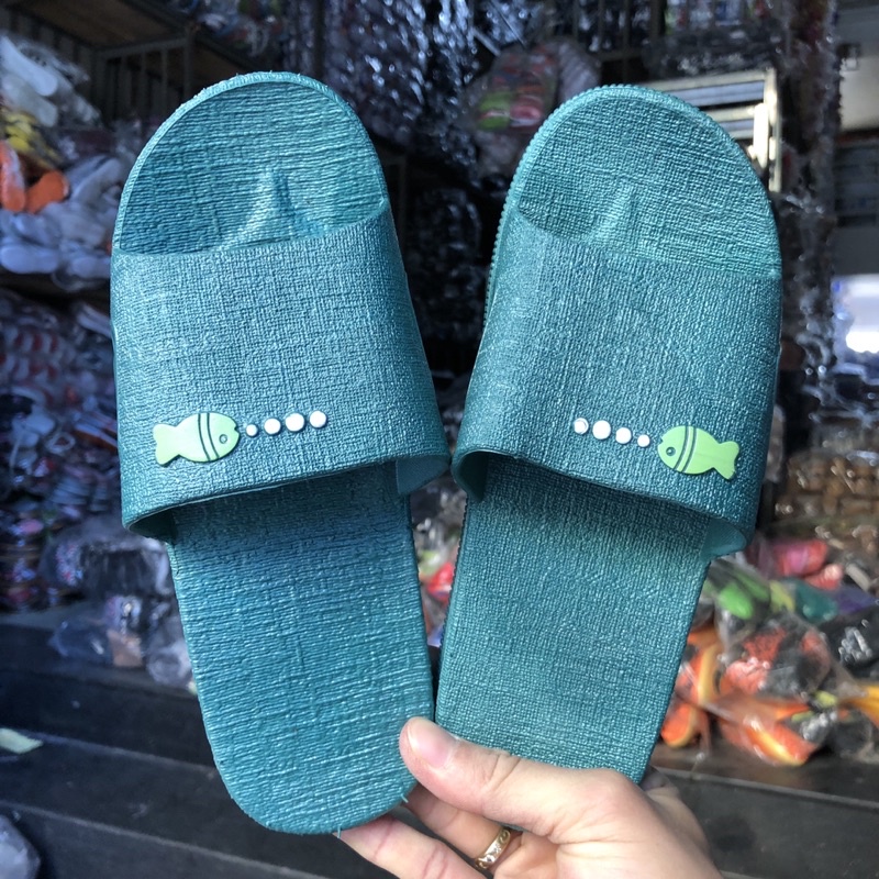 Dép nhựa đi trong nhà tắm nam nữ, hình cá không lỗ massa chân giá rẻ 1820