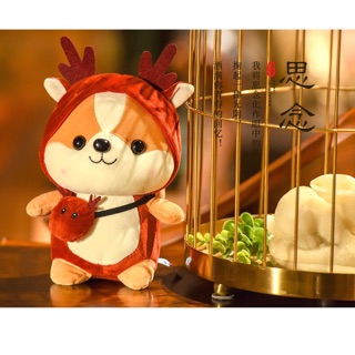 Sóc mặc đồ tuần lộc màu đỏ