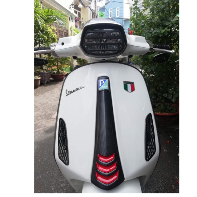 bộ ốp đèn (chụp đèn) xi nhan vespa sprint và primavera lục giác